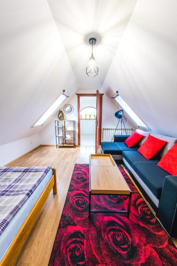 Gosciniec Pod Lipa Apartment Mikołajki Екстериор снимка